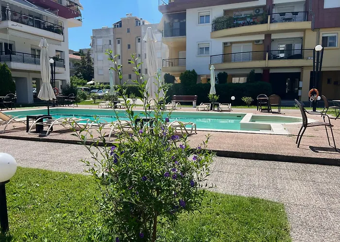 Damian's Cozy Pool Apartament Peraía